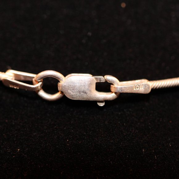 Sterling Silver Necklace with amethyst pendant - Picture 4 of 9